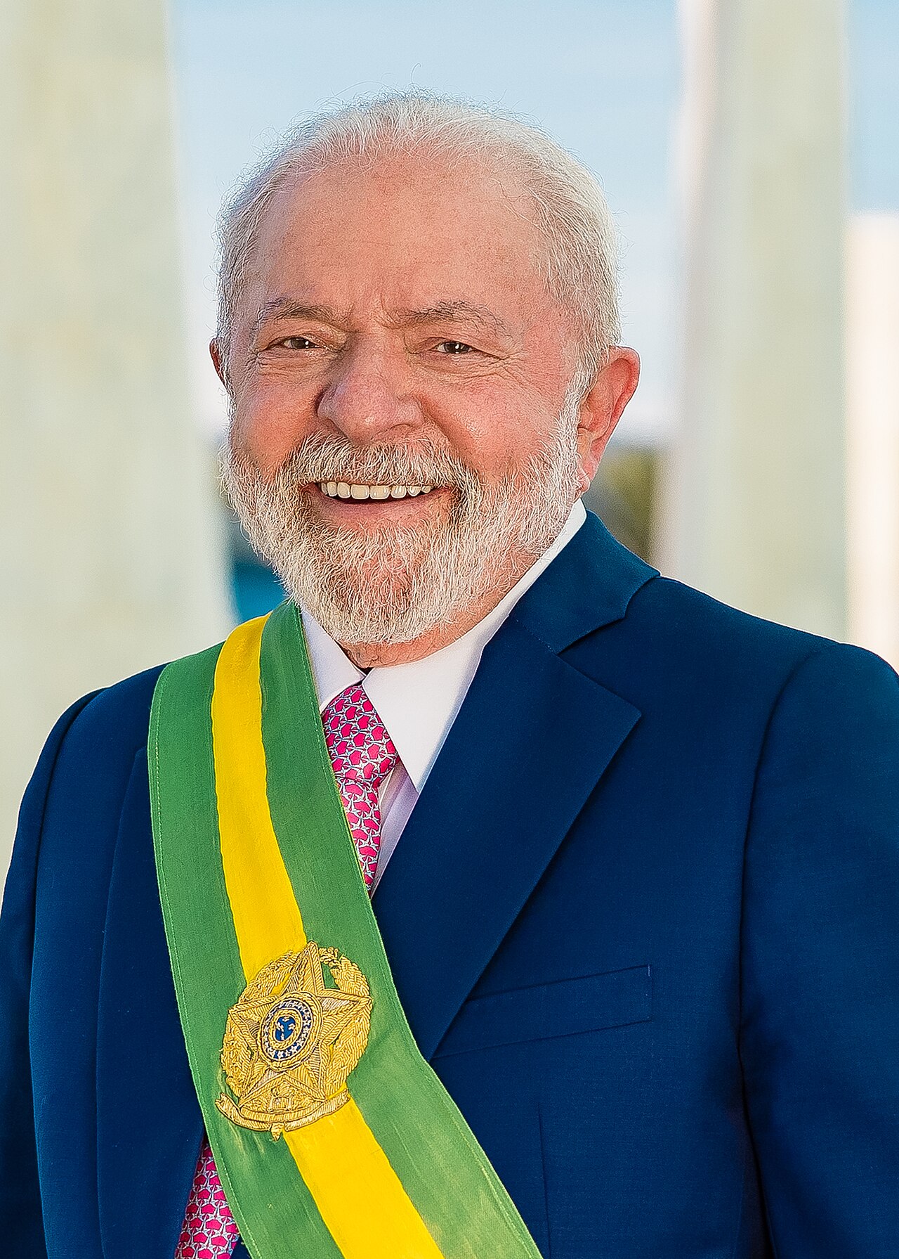 Brasil elige presidente este domingo; Lula cierra su campaña en Minas Gerais