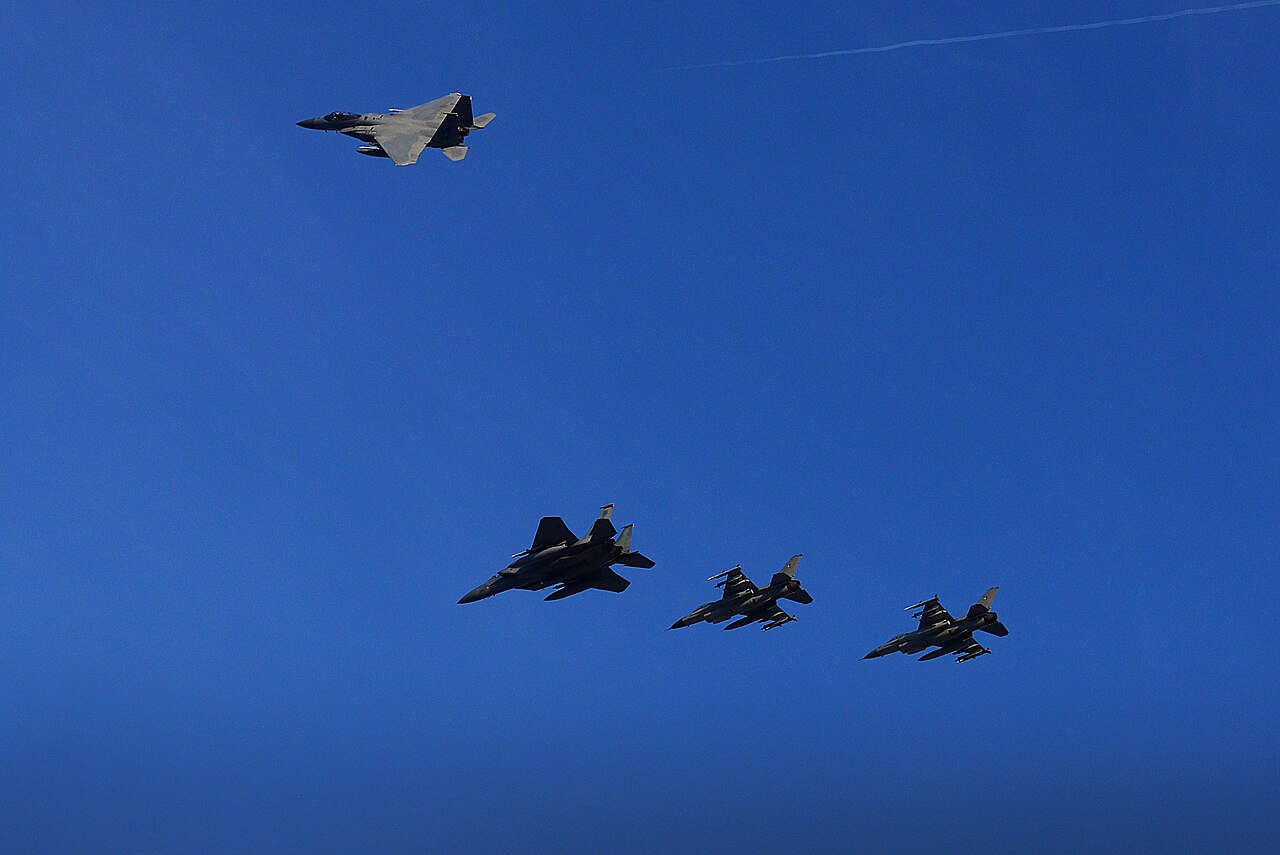 La OTAN mantiene aviones en alerta en Lituania ante amenazas rusas