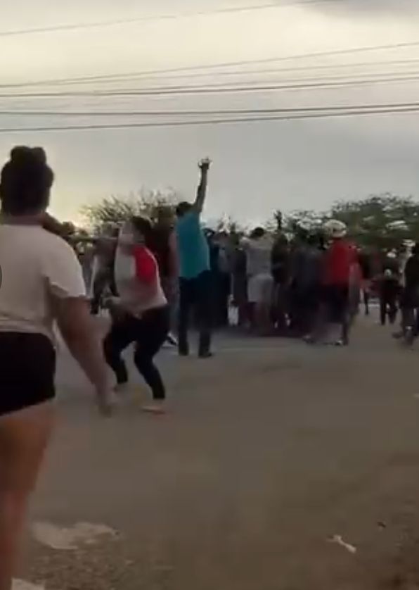 TRES DÍAS PIDIENDO AGUA EN FALCÓN: LA POLICÍA INTERVINO LA PROTESTA EN LA VELA